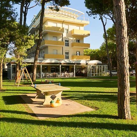 Aparthotel La Pineta Jesolo Extérieur photo